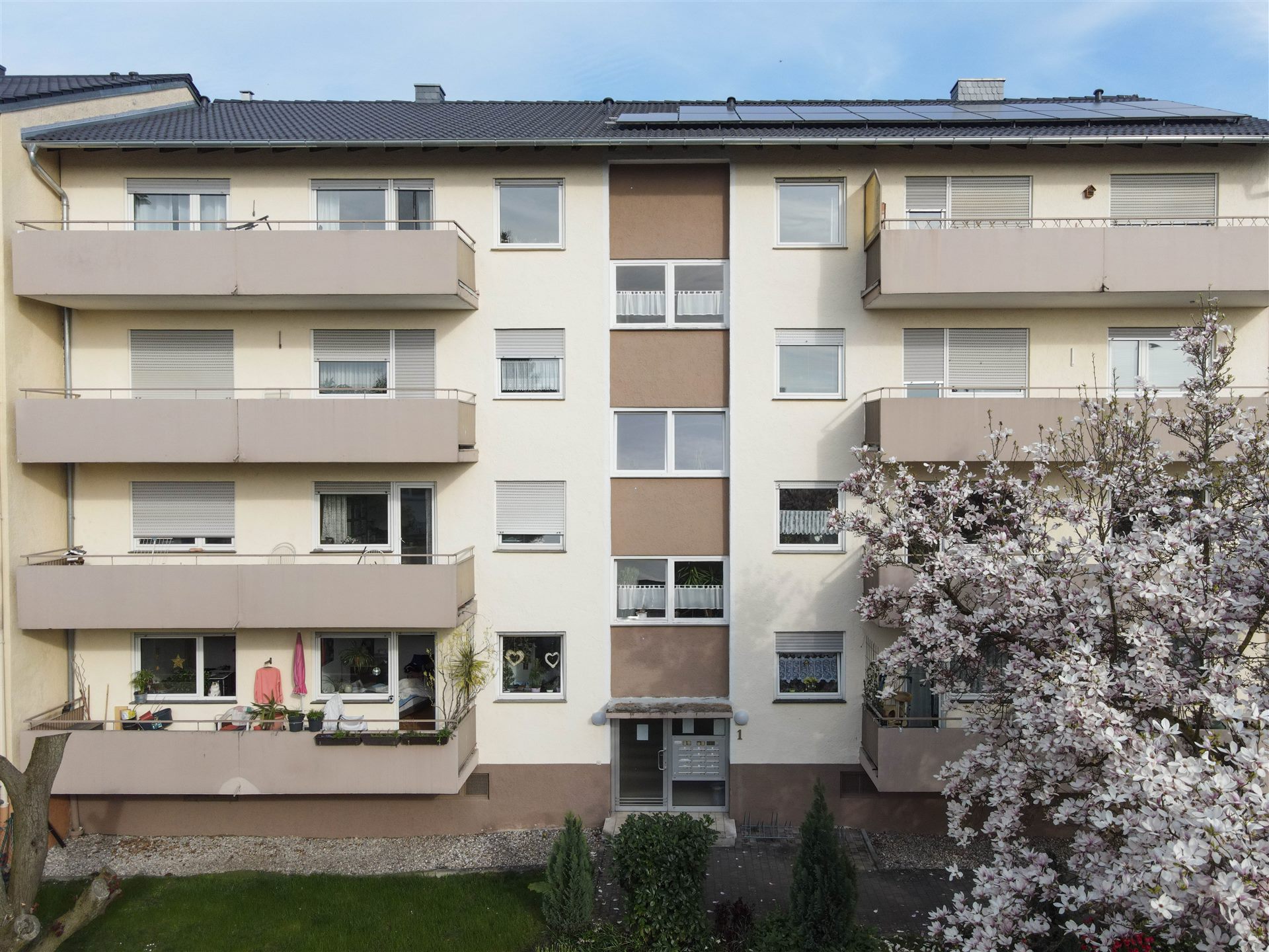 Alle Balkone – Drohnenaufnahme frontal