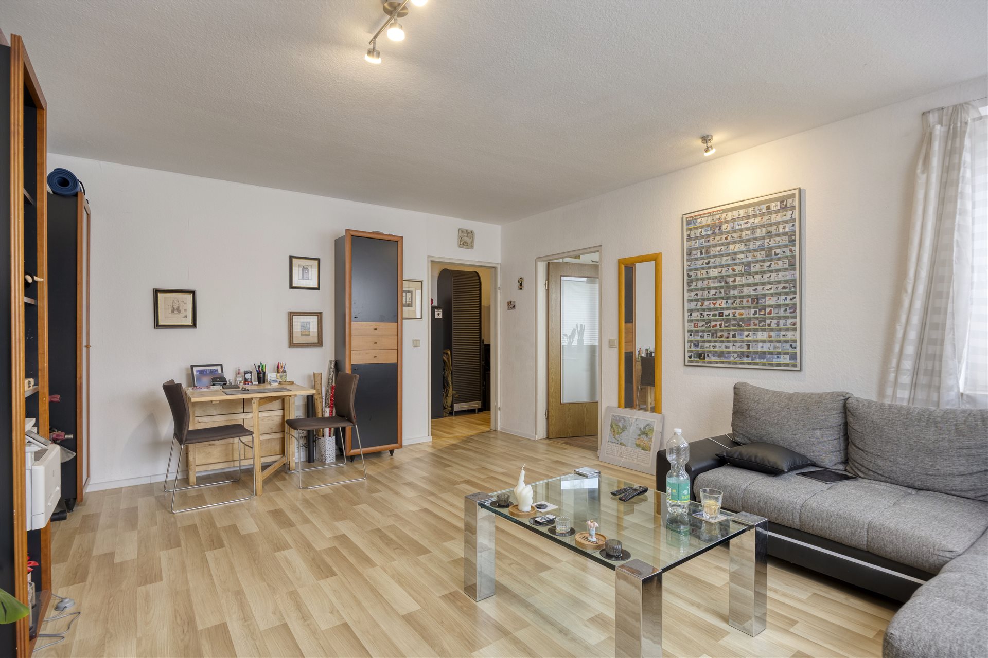 Eigentumswohnung Münster – Wohnzimmer mit Blick zu den Zimmern