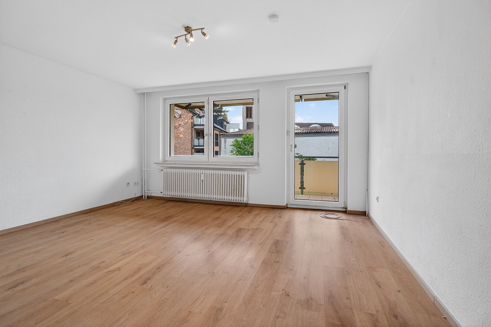 4-Zimmer-Erdgeschosswohnung Bielefeld-Senne – Wohnzimmer mit Zugang zur Südloggia