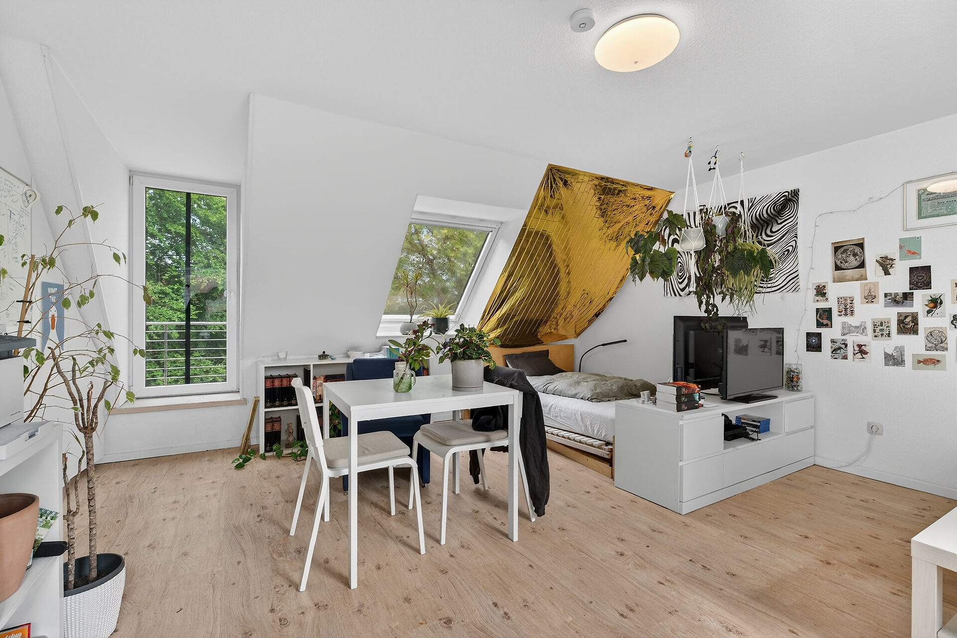 Dachgeschosswohnung Münster Martiniviertel – heller Wohn- und Schlafbereich mit Dachschräge