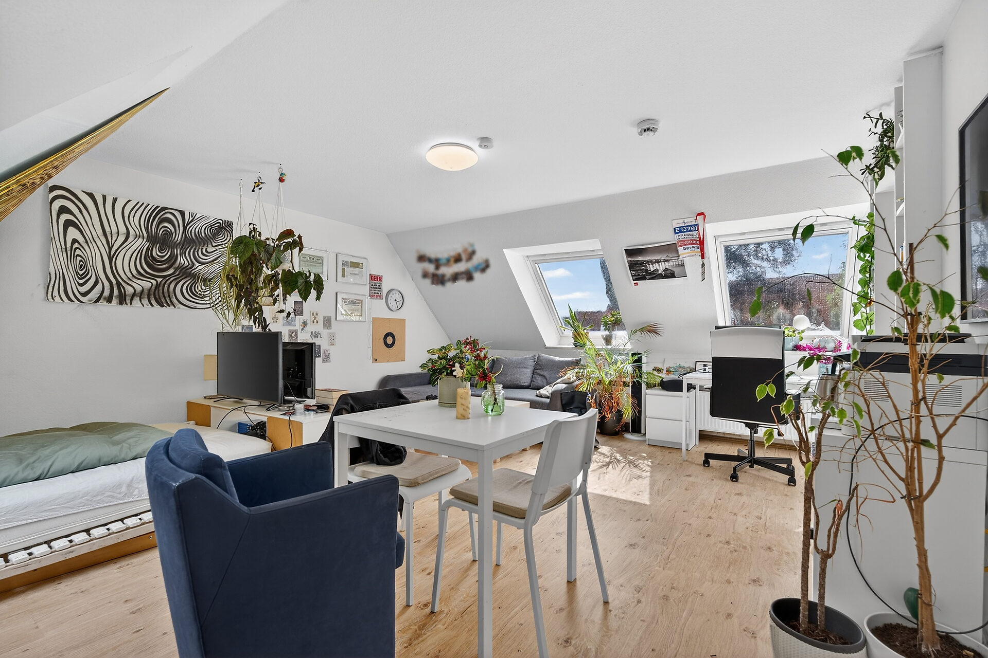 Dachgeschosswohnung Münster Martiniviertel – lichtdurchfluteter Wohnbereich mit Dachfenstern