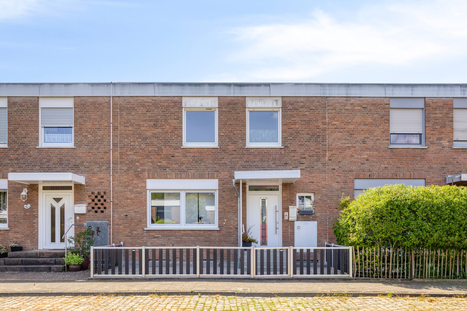 Reihenmittelhaus in Münster-Kinderhaus – Straßenansicht mit Vorgarten