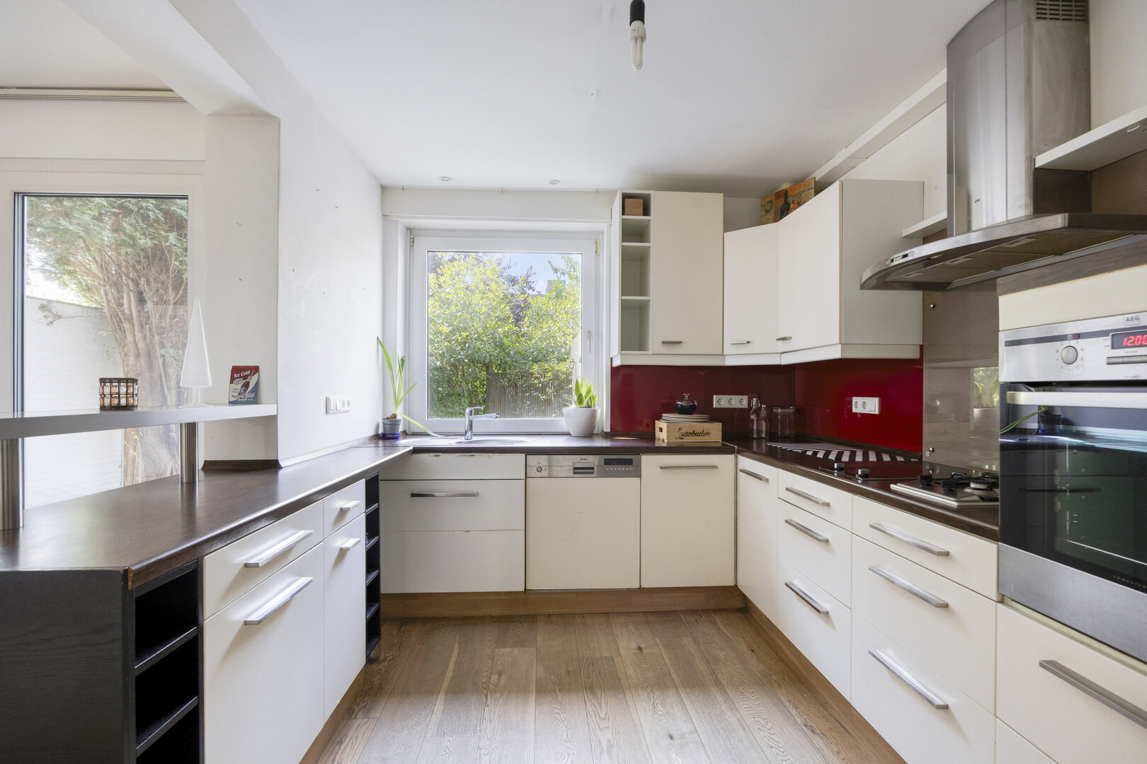 Reihenmittelhaus Münster-Kinderhaus – geräumige Küche mit Fenster zum Garten