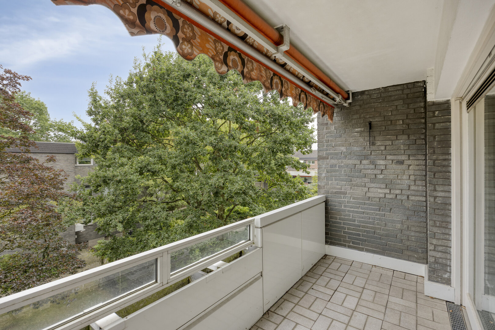 Eigentumswohnung Münster-Albachten – Balkon mit Markise und Blick ins Grüne
