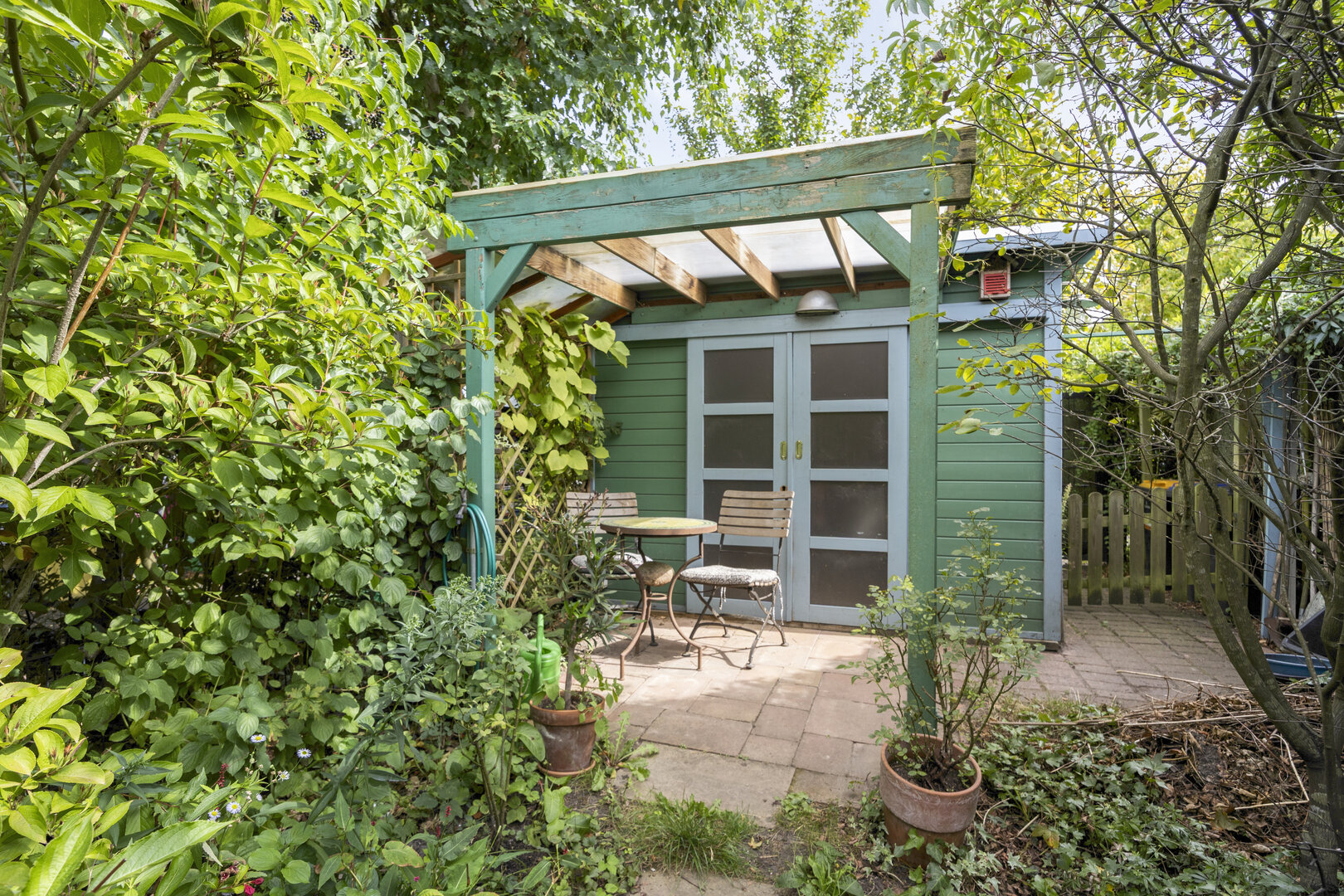 Reihenmittelhaus Münster-Aaseestadt – Gartenhütte mit Sitzplatz im verwunschenen Garten