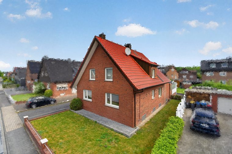 Zweifamilienhaus in Nottuln – Straßenansicht mit rotem Klinker und Vorgarten